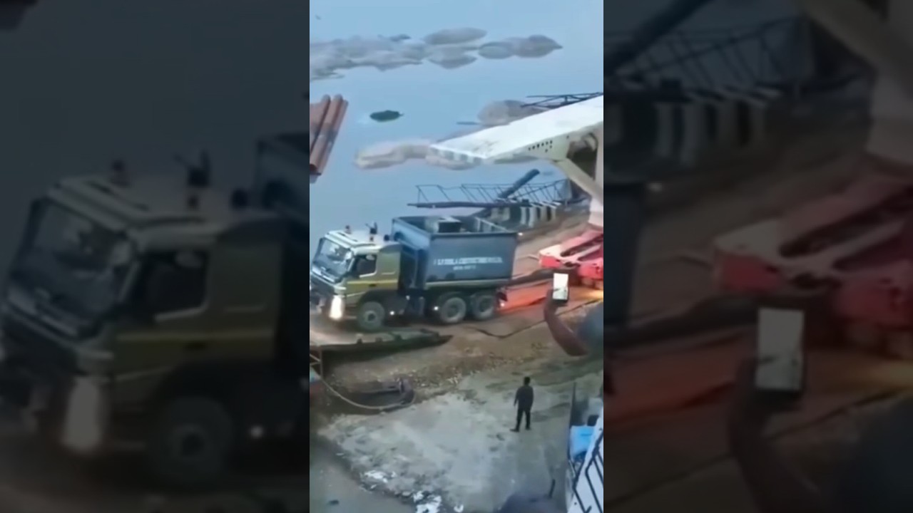 Massive Girder Falls Into Ganga River Prayagraj Bridge Collapse ఒక భారీ గిర్డర్ గంగానదిలో పడిపోయింది