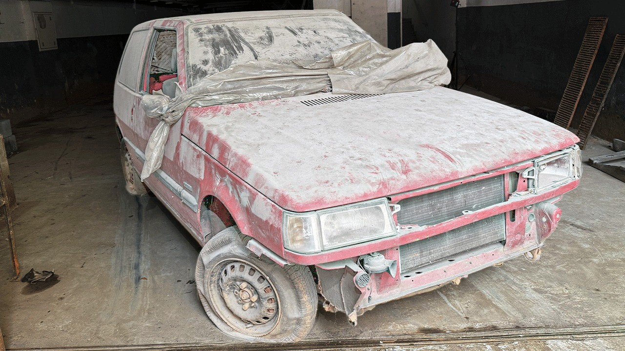 😲 МЫ НАШЛИ FIAT UNO, ЗАБРОШЕННЫЙ НА 15 ЛЕТ... В ЗАБРОШЕННОМ ГАРАЖЕ!
