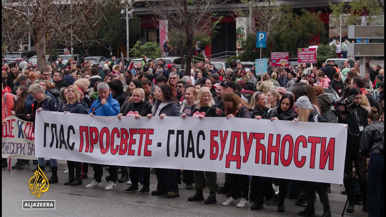 Prosvjetari s protesta u Novom Sadu zatražili izvinjenje Ministarstva obrazovanja