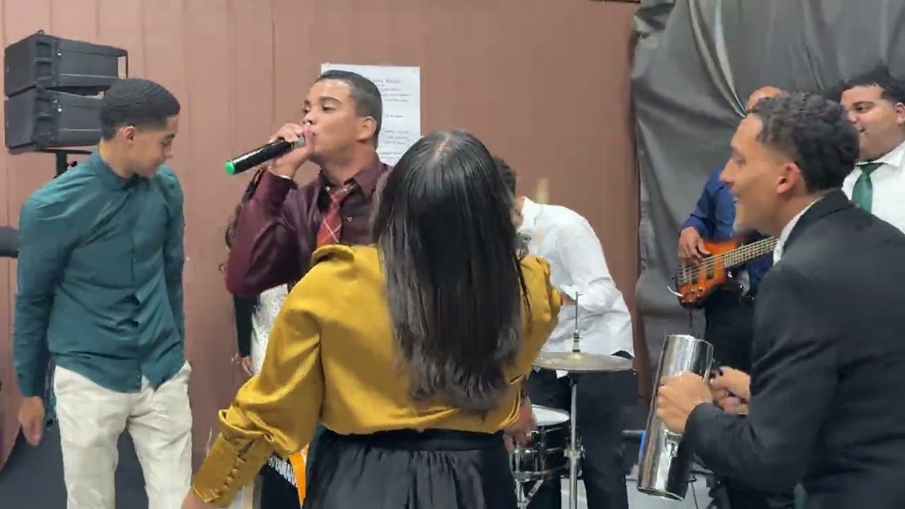 CORO PENTECOSTAL DE FUEGO 🔥 EVANGELISTA ANDERSON FELIZ 