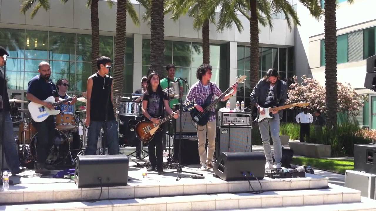 Ozomatli Presents OzoKidz - Plaza De La Raza