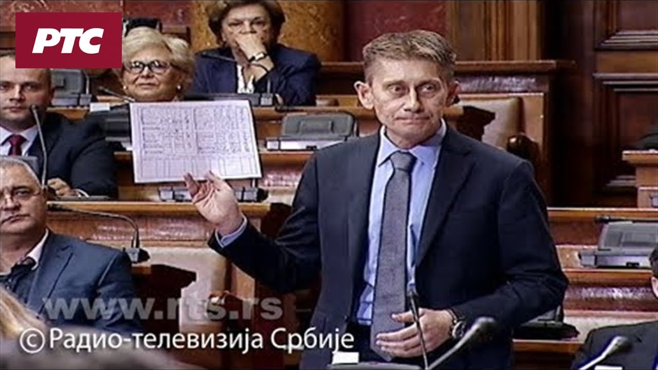 Martinović: Vučić završio studije s prosekom 9,44, a vi?
