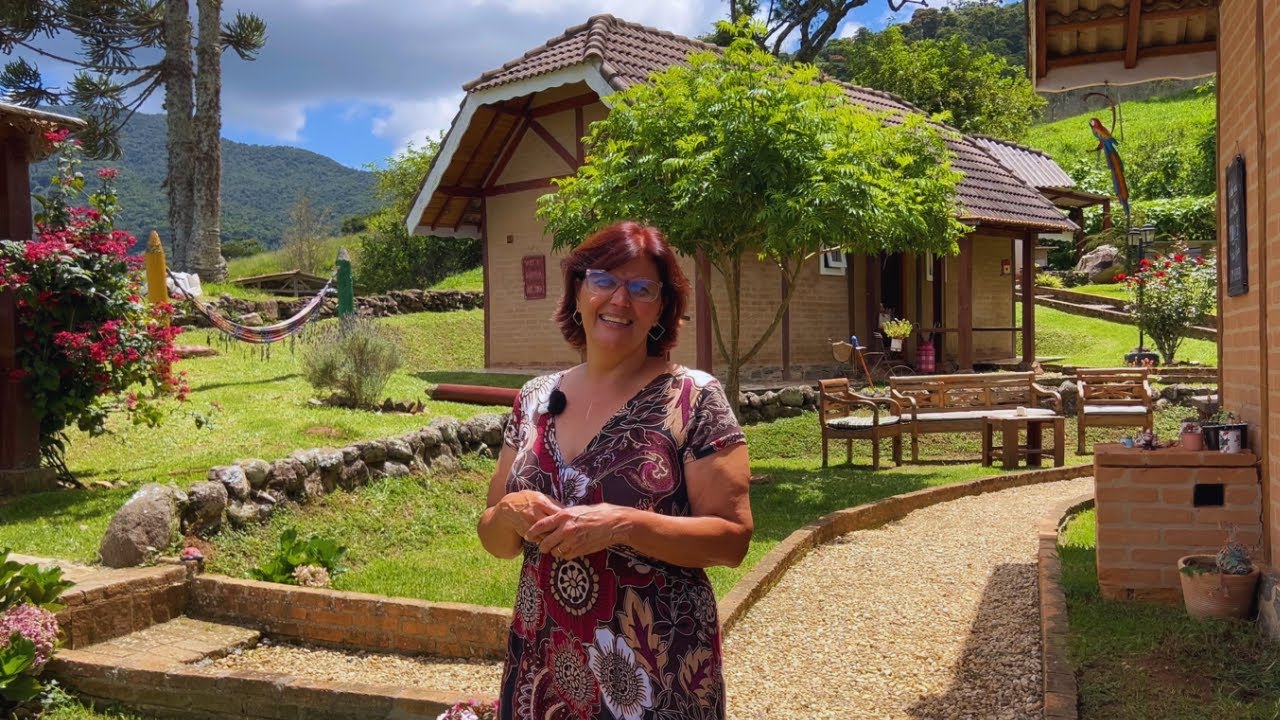 ELA DEIXOU A CIDADE E FOI MORAR NUM PARAÍSO NAS MONTANHAS