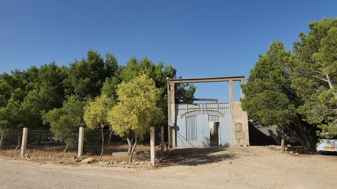 فيرما للبيع  ب جرمان مدينة ااعلمة.  شاهدوا الفيديو كامل لا تبخلوا علي بلايك  شكرا.
