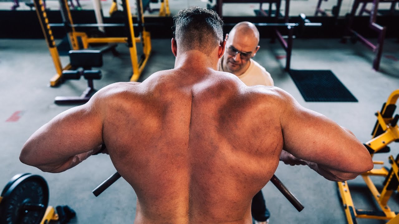 Oldschool für den oberen Rücken! Aufgelegtes T-Bar Rudern mit Wesley Vissers