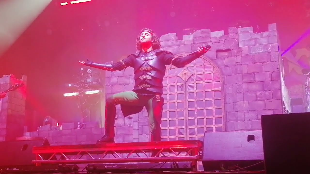 Gloryhammer: Wasteland Warrior Hoots Patrol / 01.20.2024 Barba Negra Red Stage