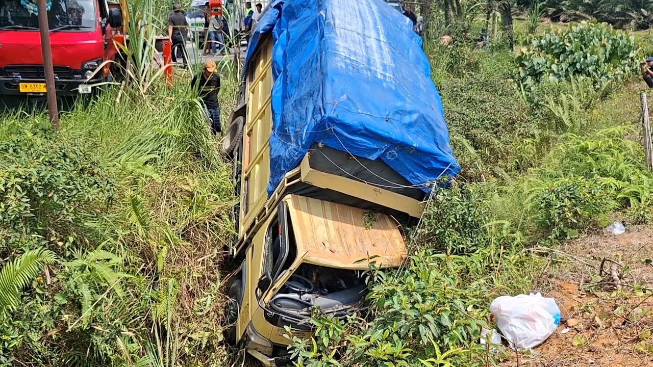 EVAKUASI-TERBAWA ALAM SADAR TIBA TIBA TRUK SUDAH DIPARIT BEKOAN