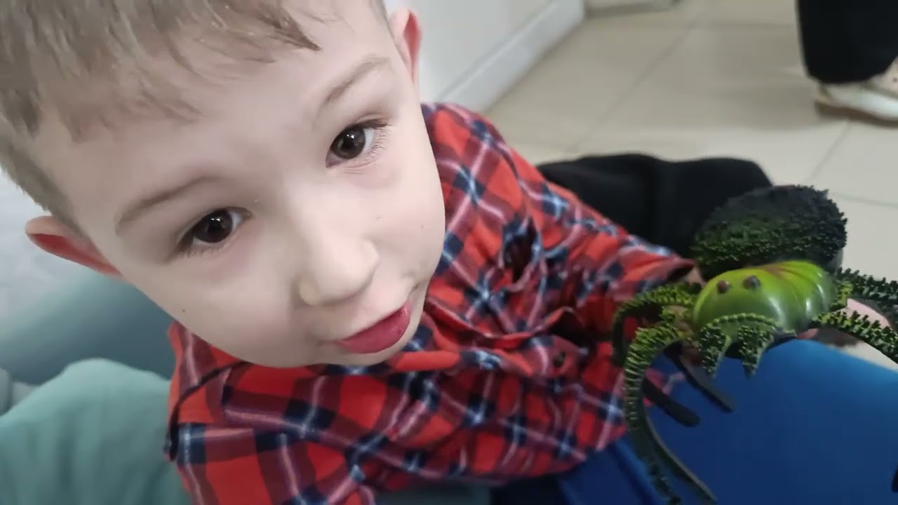 Марк Эммануэль в гостях нашел паука #маркэммануэль #топ 