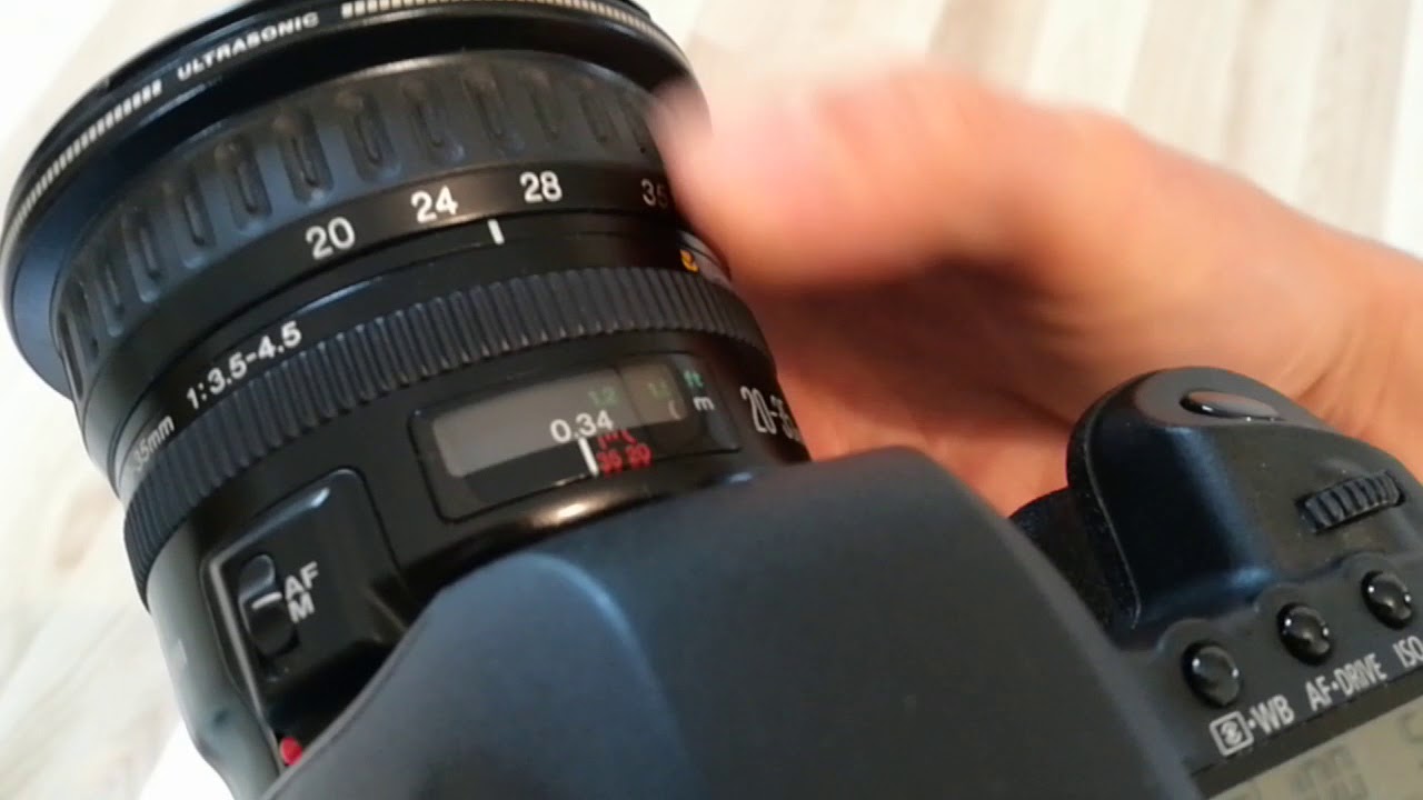 CANON ZOOM EF 20-35mm F/3,5-4,5 USM + EW-83E