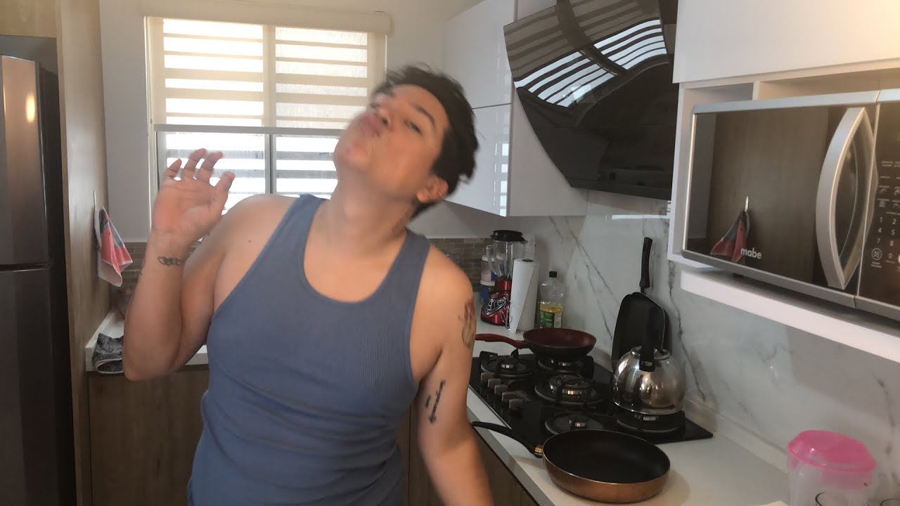 PREPARANDO DE ALMORZAR EN DOMINGO TARDE