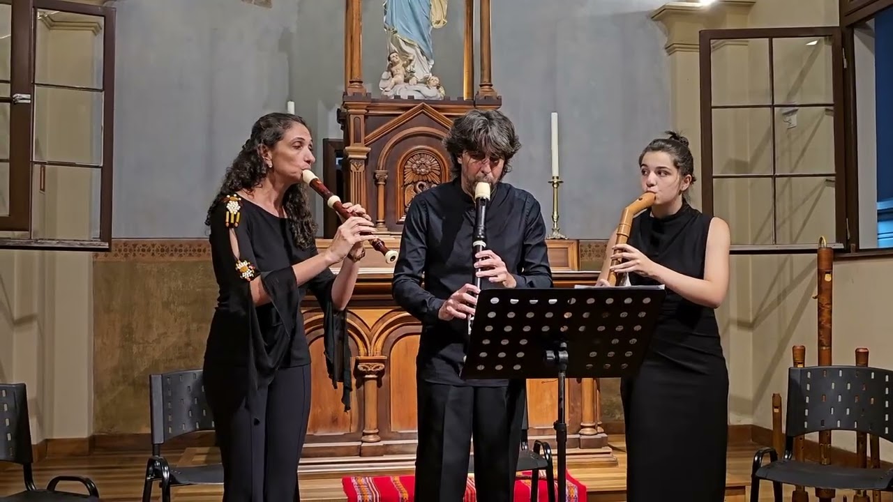 Camerata Dolce toca Paul Hindemith - Trio para flautas doces