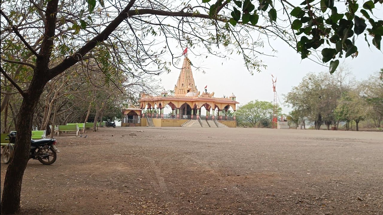આઈશ્રી પોહરીઆઈ ખોડિયાર માતાનું મંદિર .