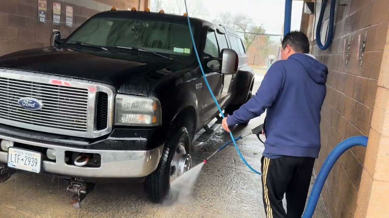 Día de car wash 🧼 a lavar la negra troca 