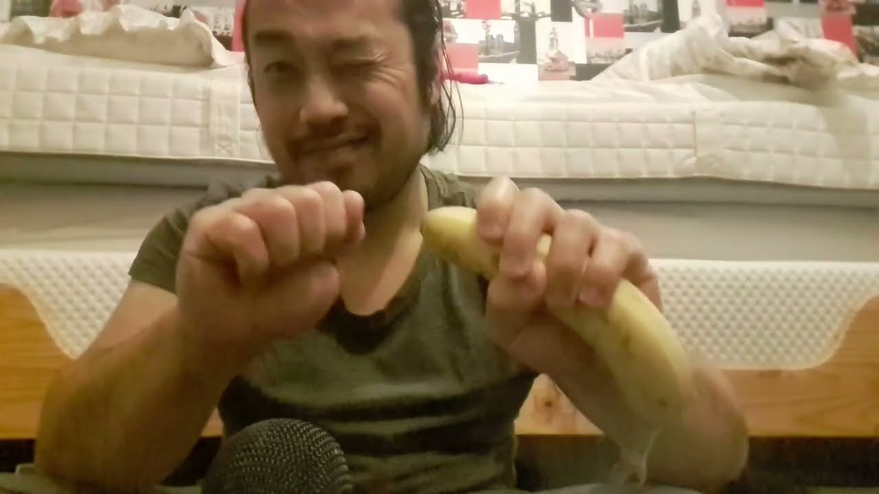 ASMR EATING SOUNDS - BANANA (NO TALKING)