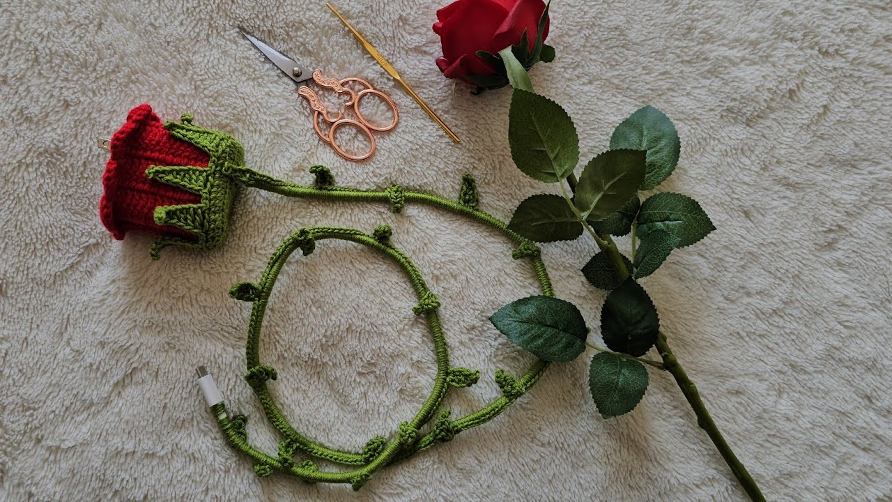 ¡Pensé Que Era Una Rosa Real! 🌹😱 El Porta Cargador a Crochet Más Hermoso del Mundo 💖🧶.