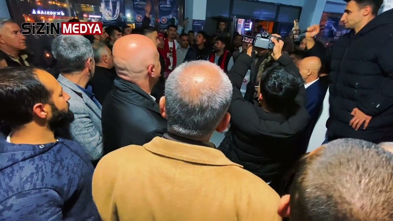 Midyatlı Gençler Belediye Başkan Adayı Şehmus Nasıroğlu’na, Müslüm Gürses’in şarkıyla seslendi