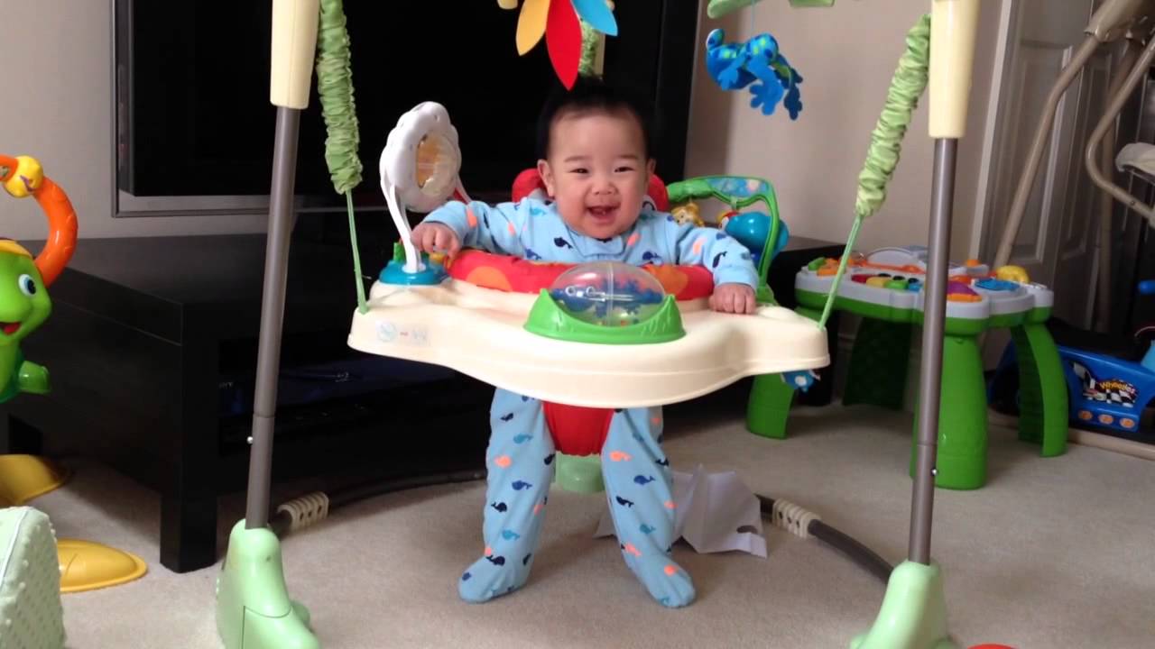 BoHyun on the jumperoo @3.5 months