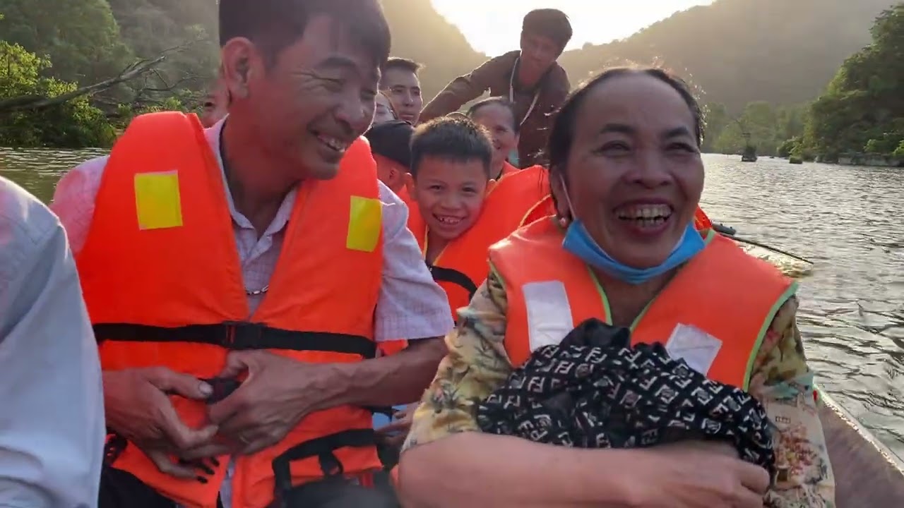 Chèo Thuyền Lướt Quanh Hồ Thung Nham Ngắm Chim Tự Nhiên-Khu du lịch Thung Nham Ninh Bình