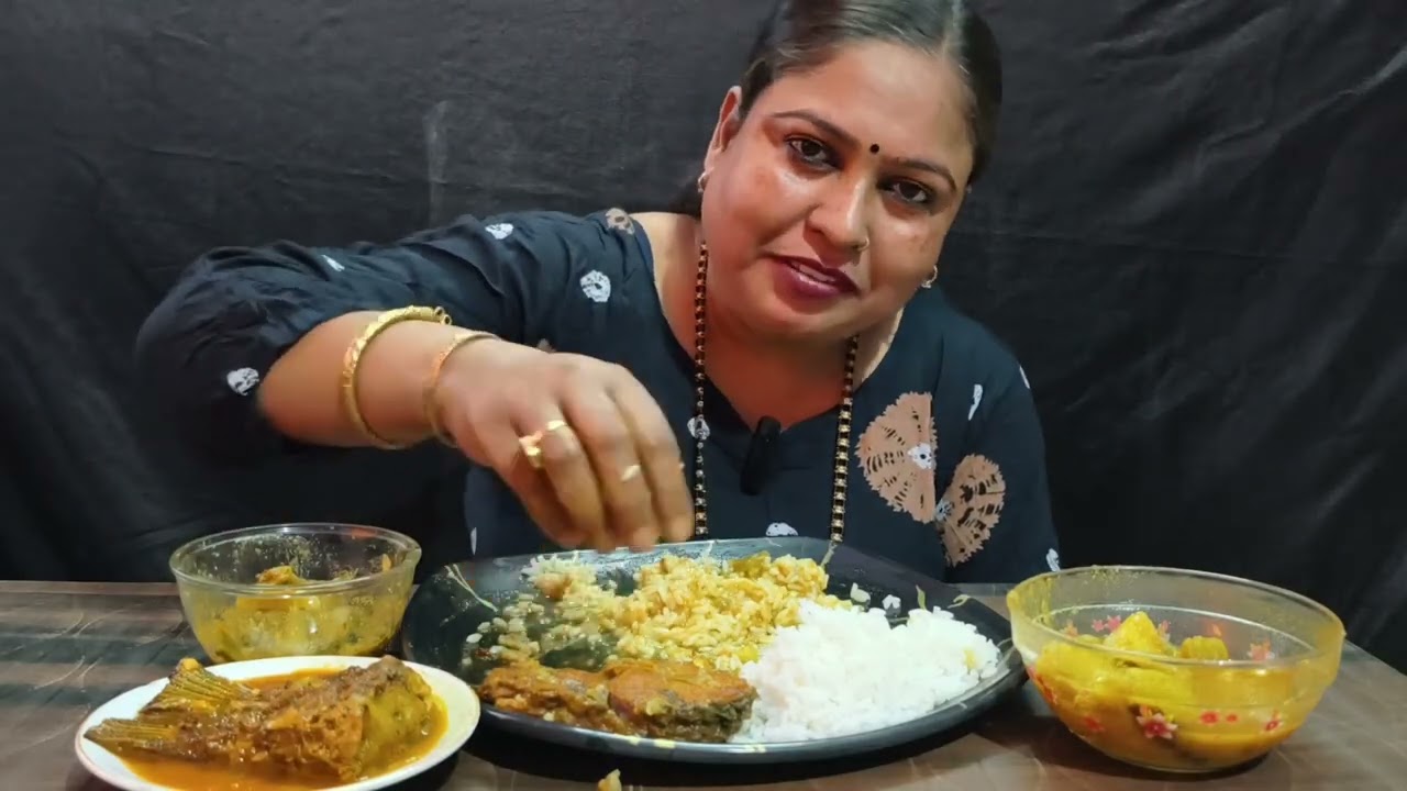 Eating gaint fish curry and karela sabji #mukbang #food #fish #desifoodeating 