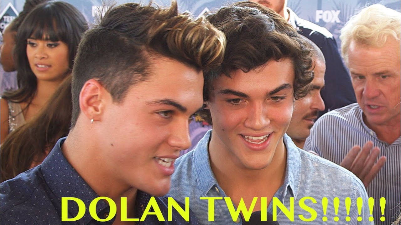 Dolan Twins Interact with Fans On Live Stream at Teen Choice!