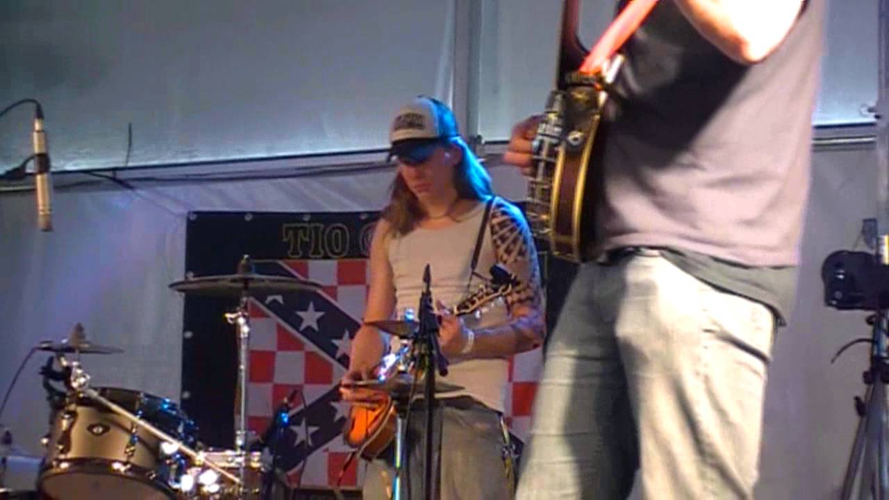Heinrich XIII and The Devilgrass Pickers - In A World That Has Moved On @ MuddyRootsEurope 2012