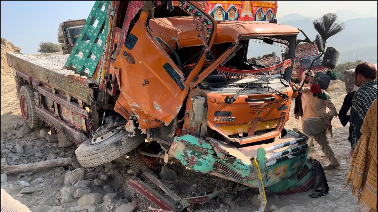 Heavy Dangerous Accident (6) Wheels Truck Breaks fail Inside The Mountain How Was Repair