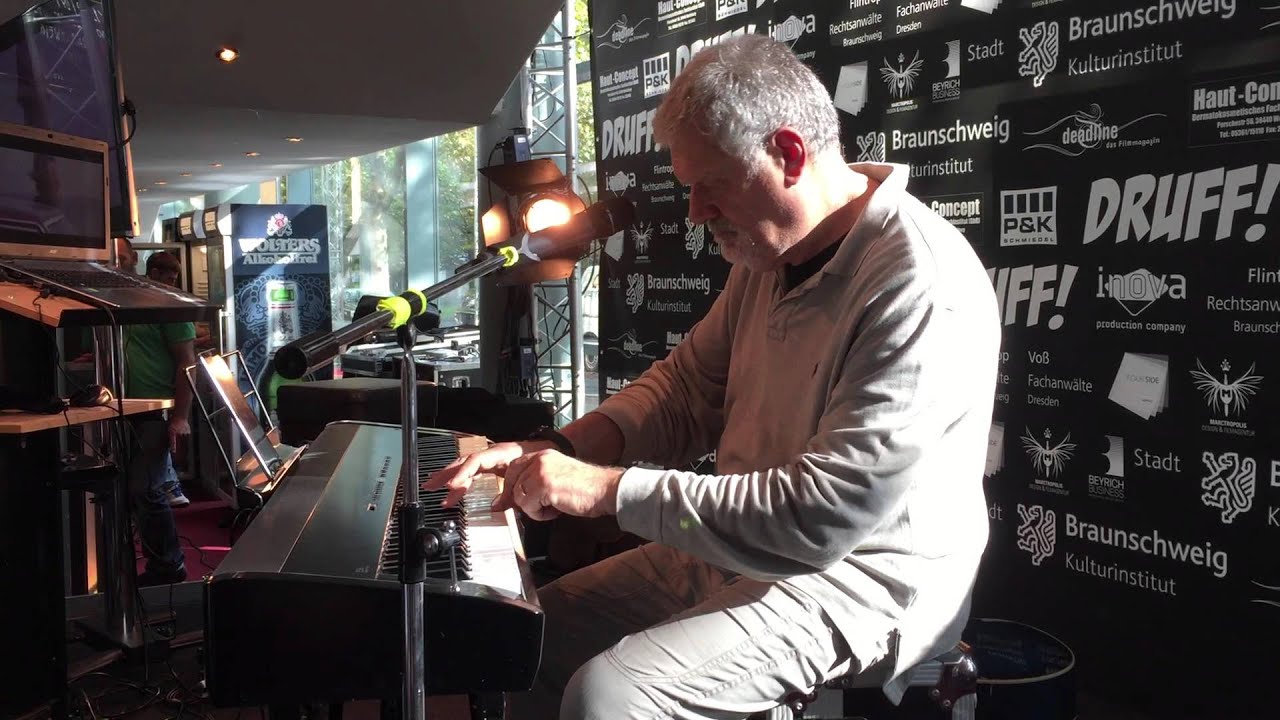 Fabio Frizzi live solo playing L'ALDILA theme (Lucio Fulci)