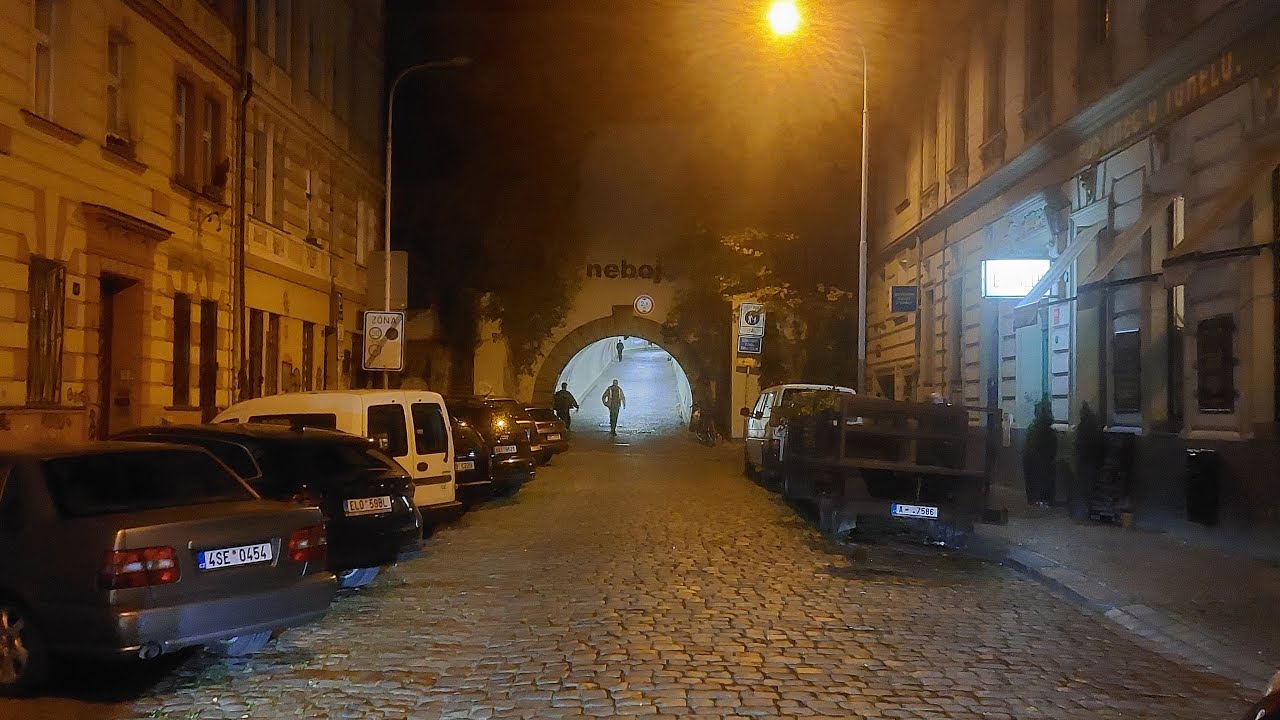 How safe is it to walk through the Žižkov Tunnel at night? | Prague