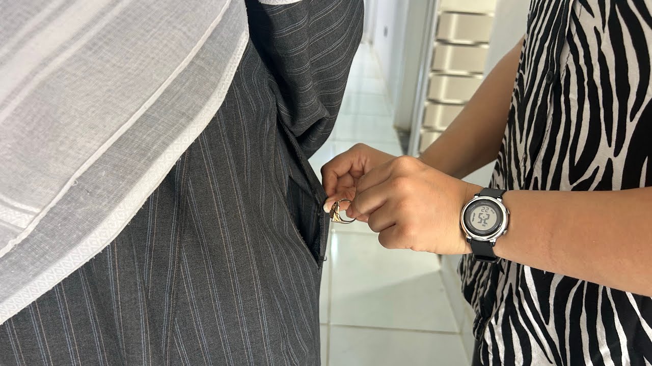 حطيت الدهب في جيب حماها علشان مايقعدش معاهم في البيت وابنه يطرده وجوزها لم عرف طلقها فورا 