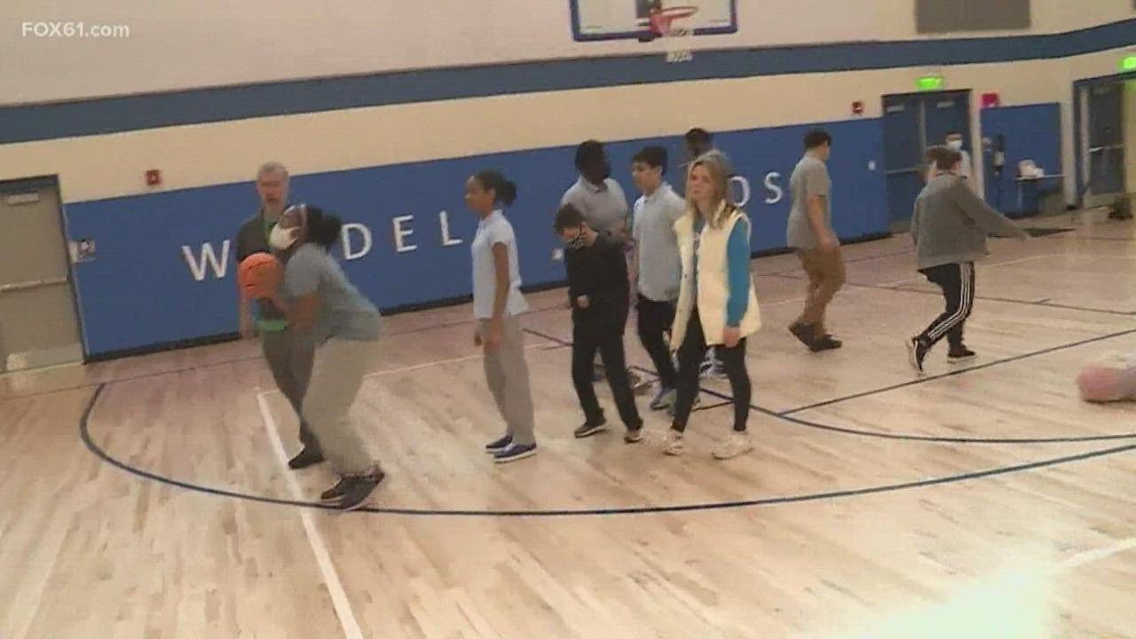 Connecticut Sun visit Wendell Cross in Waterbury