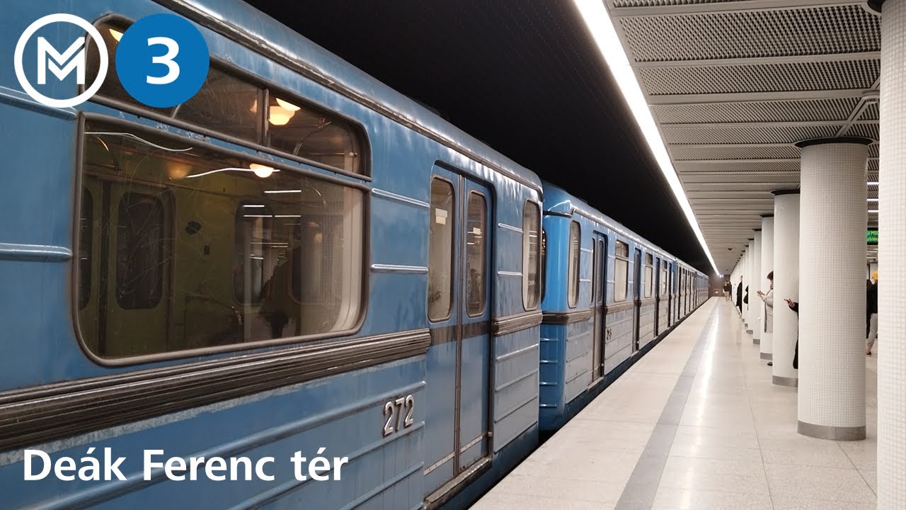 Régi orosz metrók a felújított Deák térnél | 2023