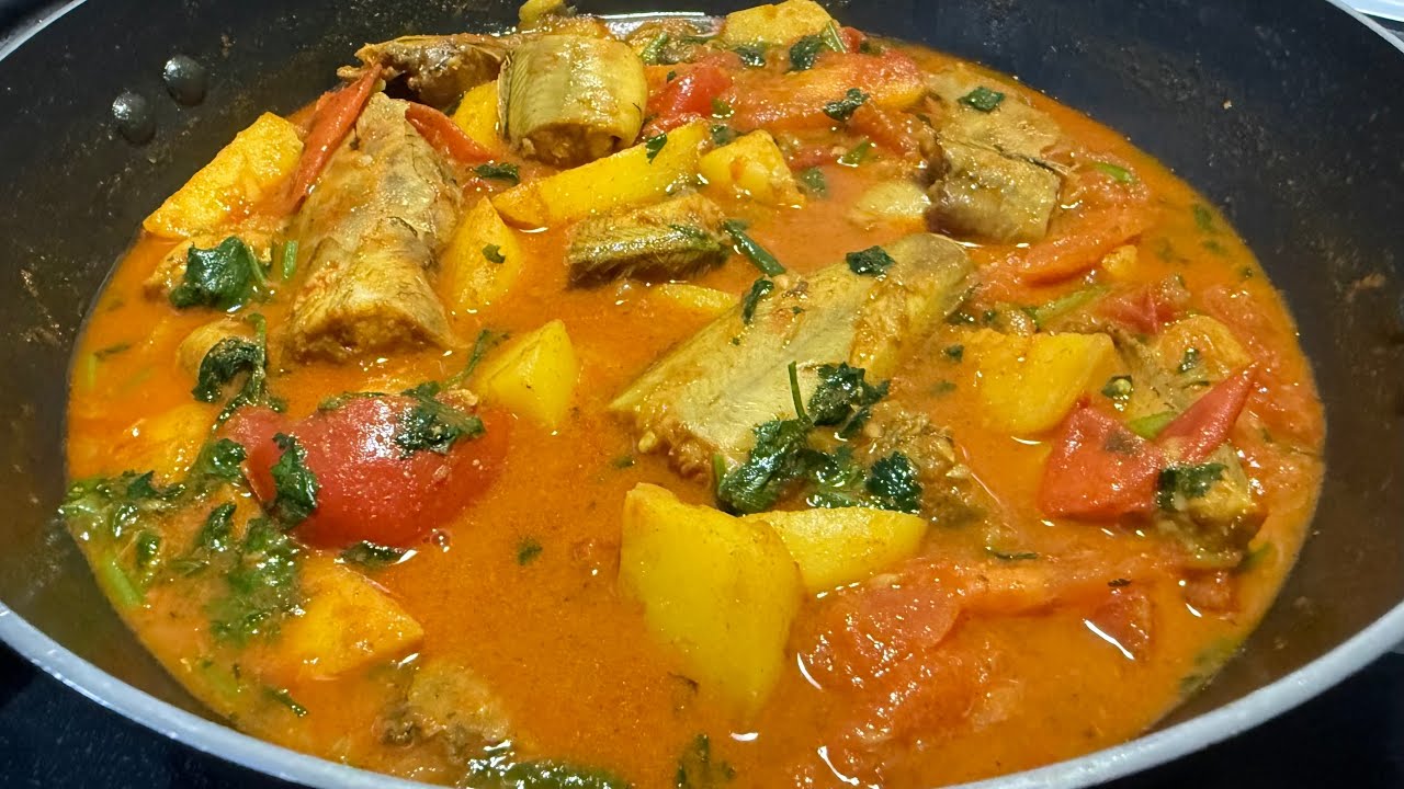 Quick & Delicious Catfish Curry! (Magur Mach)