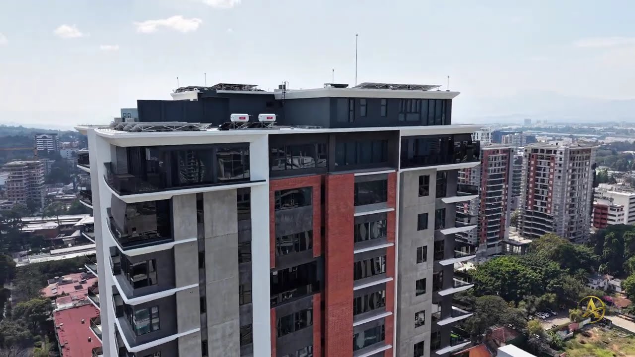 Zona 10, Ciudad de Guatemala 🇬🇹 | Vista Aérea cerca de La Estación