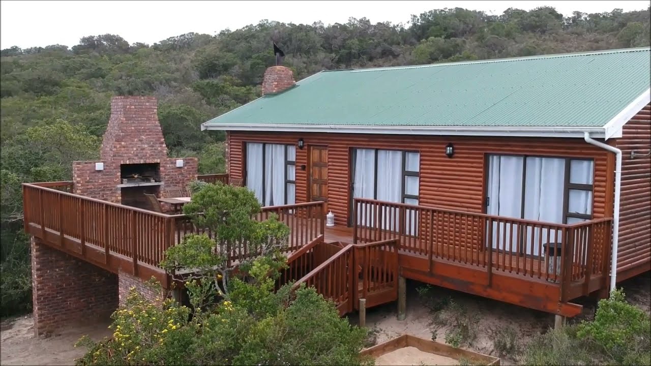 GAMTOOS MOUTH RESORT - A FEEL-GOOD FAMILY HOME WITH A VAST SEA VIEW