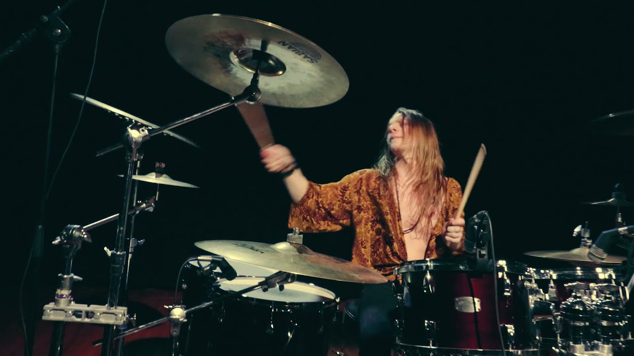 Ana Vilkkumaa - Revolution // DRUM VOMIT