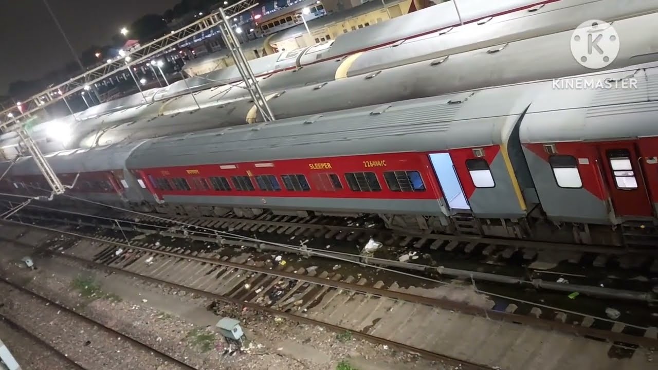 13484 Farakka express delhi-shahganj #indianrailways #youtube