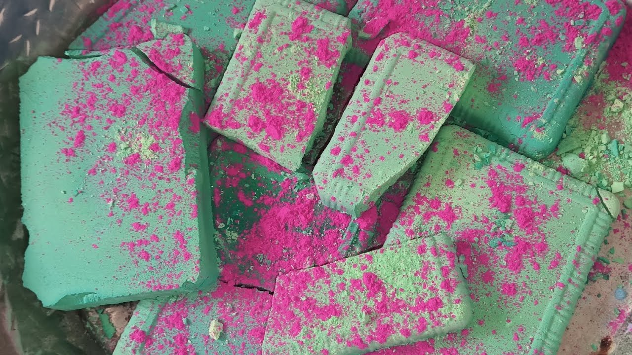 “Green slabs crumbling into calm 💚✨”pure relaxation 💚✨”#gymchalk #asmr #asmrcommunity #ytvideo 