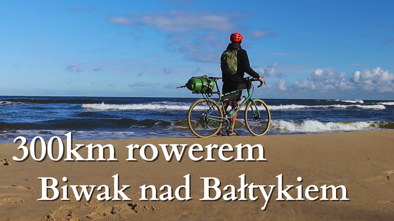 Biwak na wydmach na dziko w październiku. Bałtyk i program zanocuj w lesie