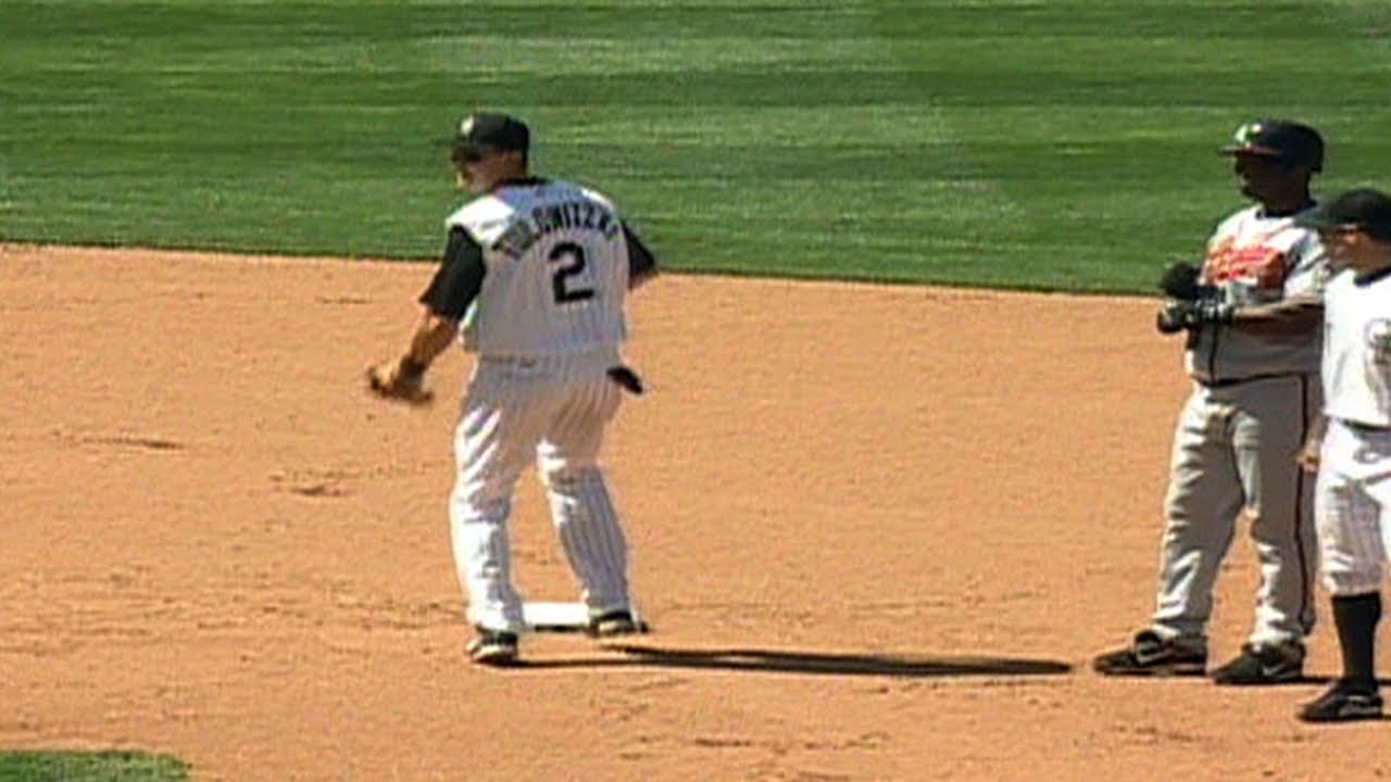 Tulowitzki catches liner, nets an unassisted triple play