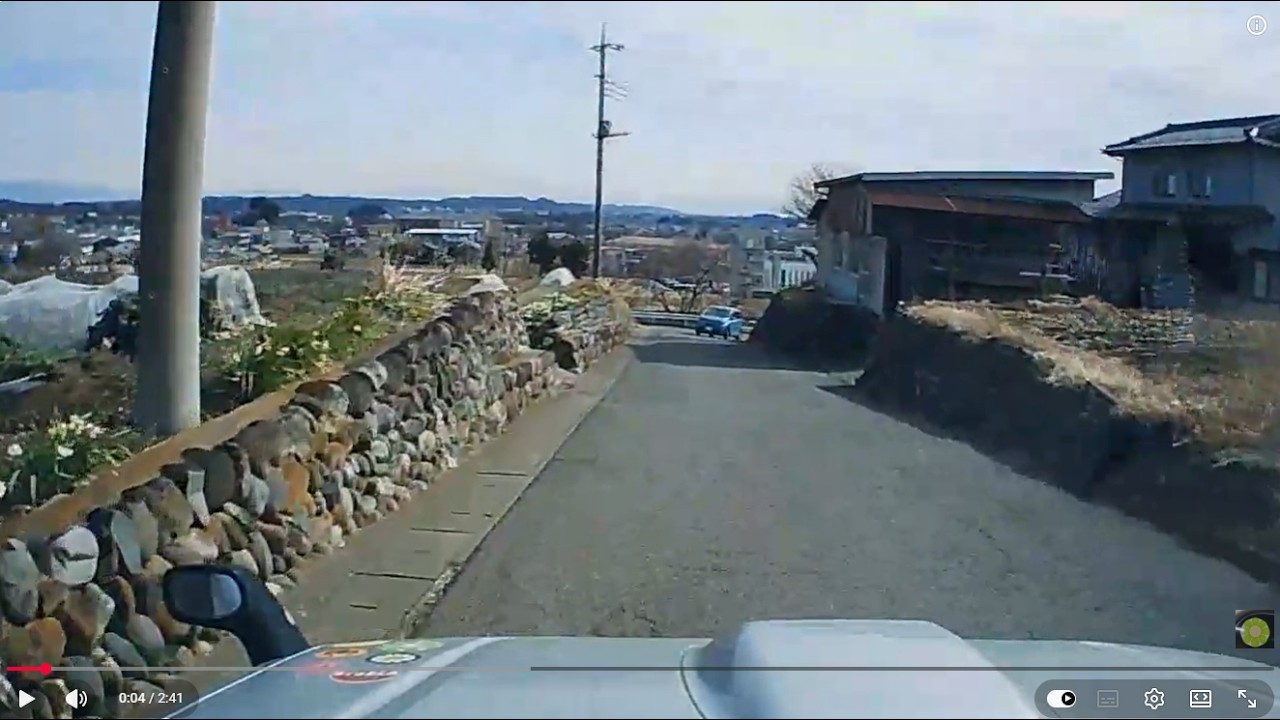 362.丘上の農道～下り～眼下に街の眺め～水仙の花～梅の花～他の花～国道～丘下の農道へ～左に紫の花・青い花（両方雑草）～テーブルマウンテン～郵便局の帰り笑～。群馬帝国の日常劇場。中華激安ドラレコ。たま