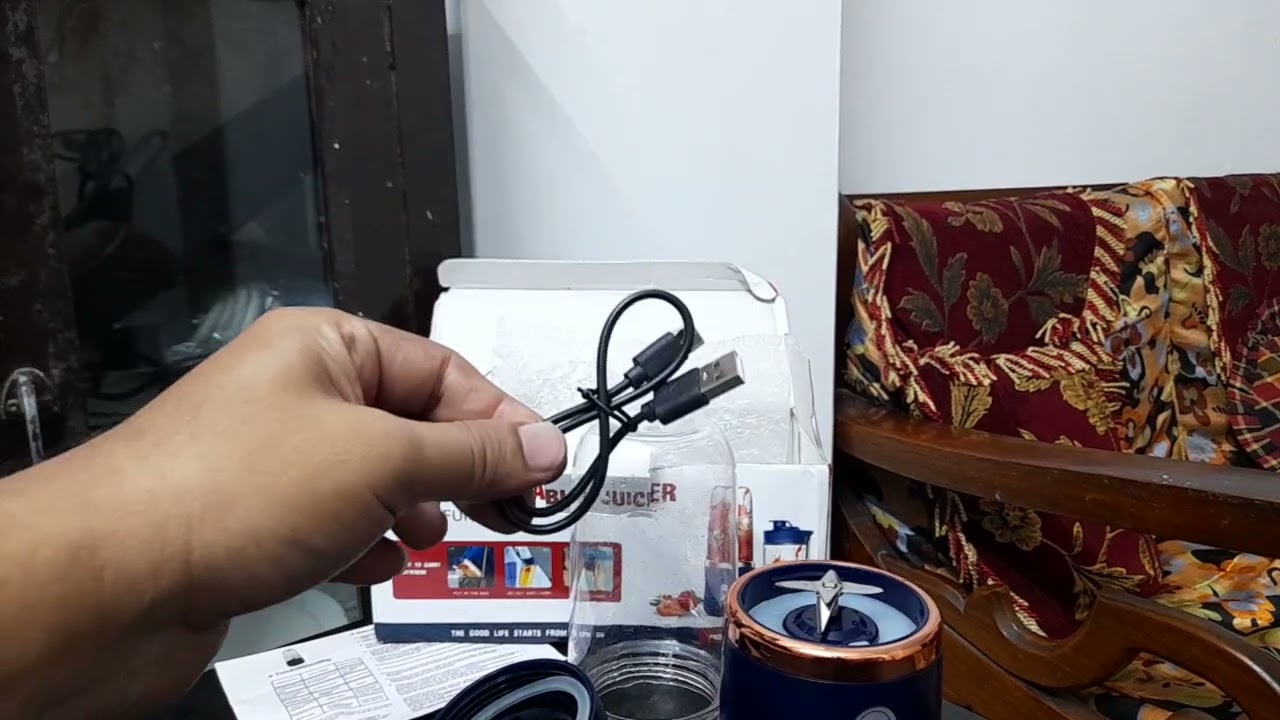 Small portable juicer/Blender