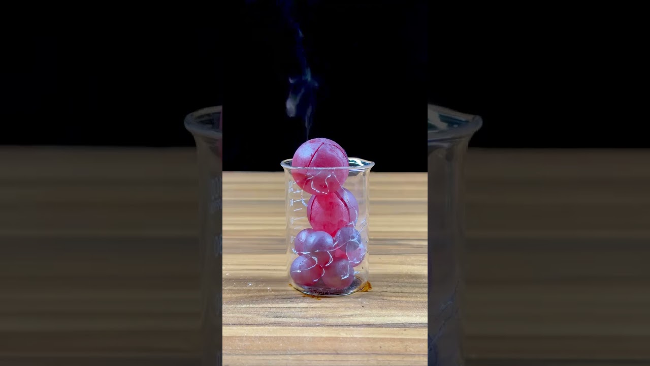 Breaking Science Beaker With 1000C Red Hot Metal Ball