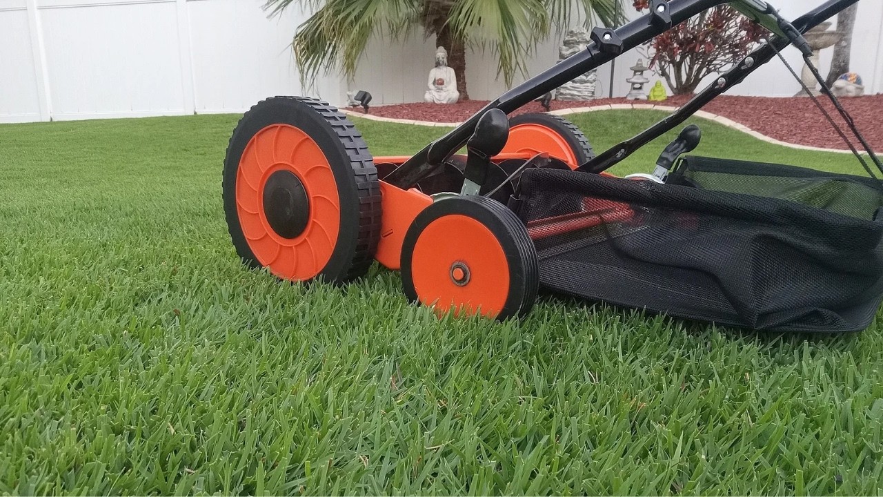Hawaii Barefoot Reel Mowing - No Talking