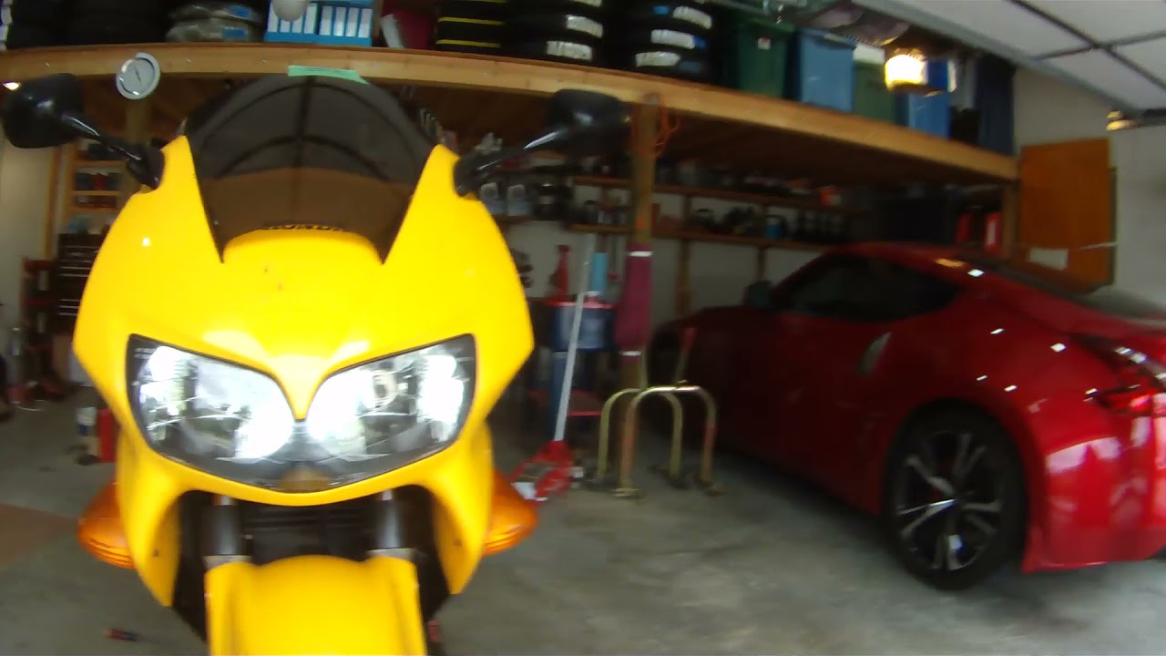 Honda VFR 800Fi Front Wheel Removal and Install 1998 1999 200 2001
