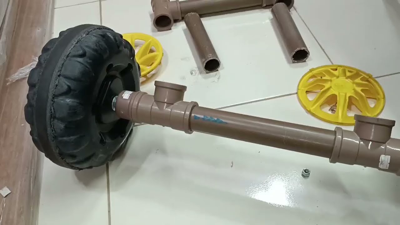 Carrinho para caiaques com tubos PVC