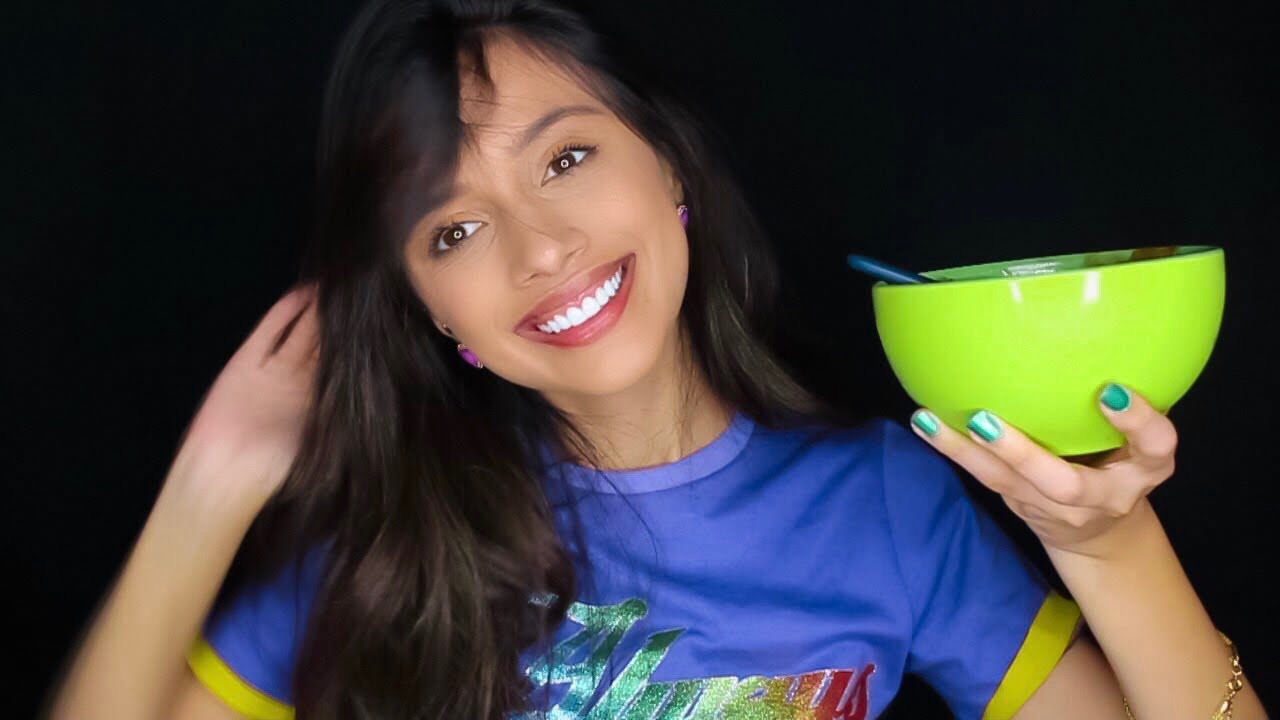 ASMR TOMANDO AÇAÍ E FALANDO BAIXINHO