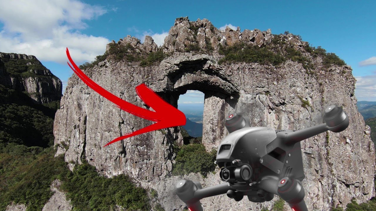 Pedra Furada e Morro da Igreja em Urubici (Drone DJI FPV)