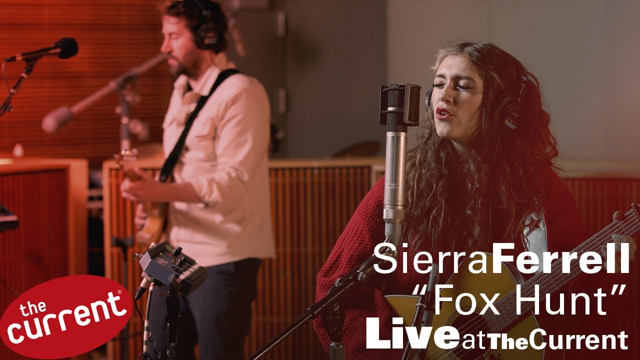 Sierra Ferrell performing 