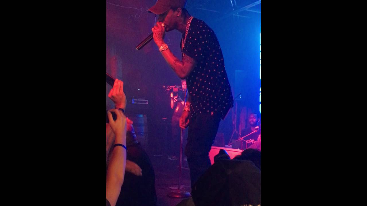 Travis Scott - 90210/Maria I'm Drunk (Kicks cameraman off stage in transition)
