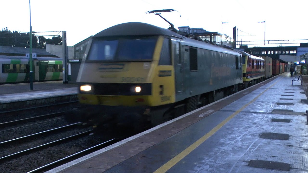 Early Morning at Northampton with some Diverts.